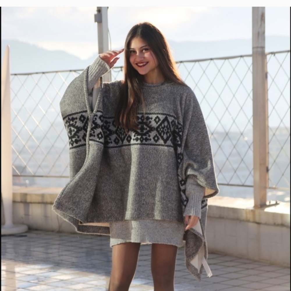 TRF Zara Fleece Ethnic Boho Pullover Poncho Tan Black And White Oversized